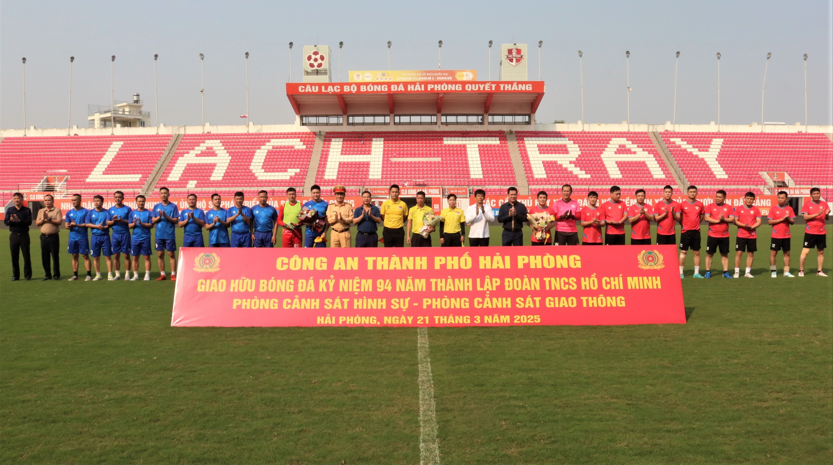 Phòng CSGT và Phòng Cảnh sát hình sự: Giao hữu bóng đá chào mừng kỷ niệm 94 năm Ngày thành lập Đoàn TNCS Hồ Chí Minh